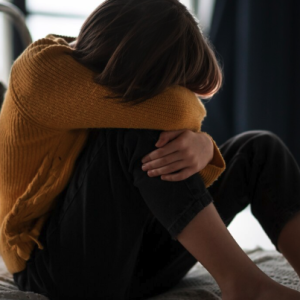 O impacto da solidão e a necessidade de abordagens mais humanas